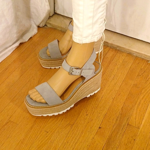 Gorgeous NWOT Crown Vintage Light Grey Suede Platform Wedge Espadrilles. - Picture 14 of 16